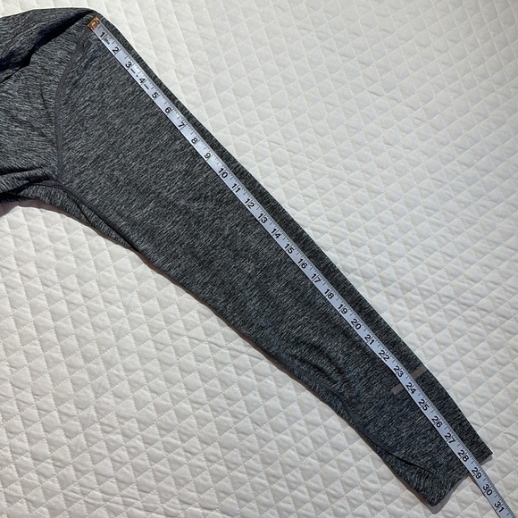 NIKE Running DRI Fit Heather Gray Performance Shirt. LG. Half Zip. Thumb Holes - Picture 7 of 8